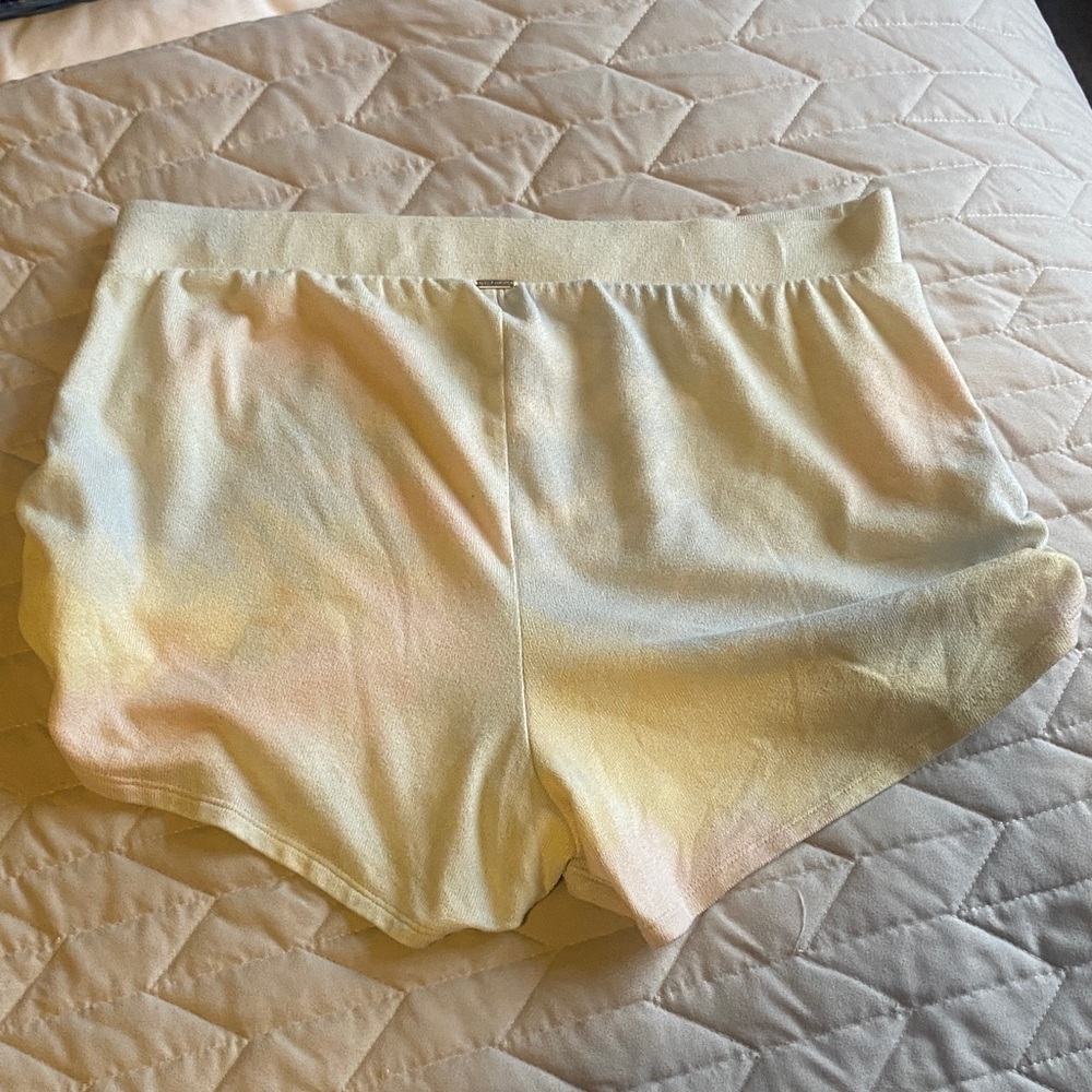 Gilly Hicks Light Yellow & Pastel Tie Dye Athletic Shorts Ruched Elastic Waist M - Picture 5 of 6